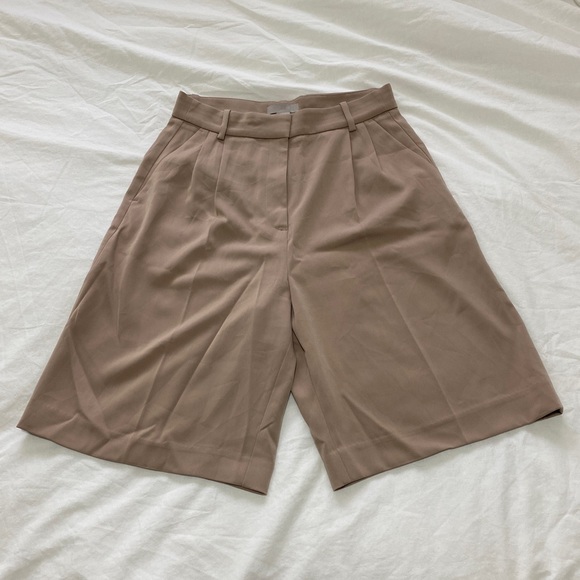 H&M Shorts - Picture 1 of 4
